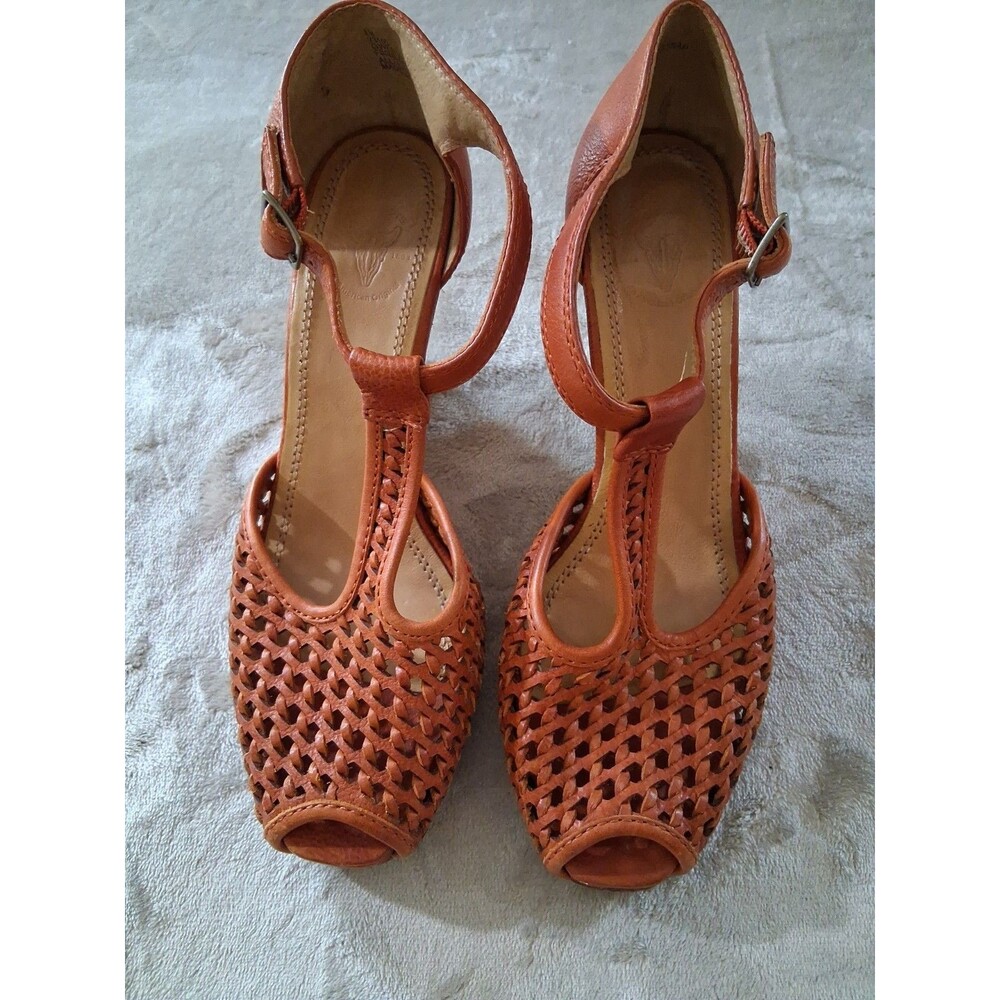 Frye Womens Gwen Woven Wedge strap Sandals Leather T-Strap Cognac Sz 8M